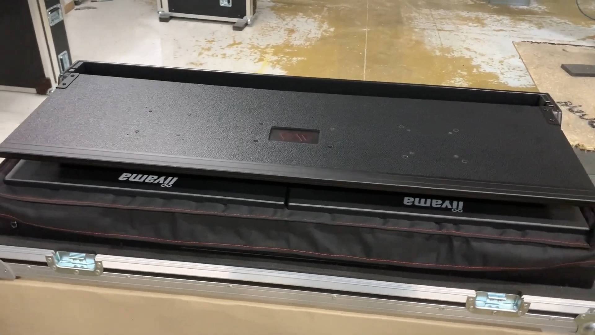 这个创意不错/双屏导播机箱/够威够强大够牌面够专业够装B