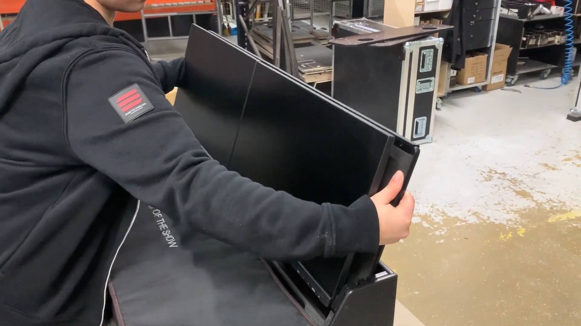 这个创意不错/双屏导播机箱/够威够强大够牌面够专业够装B