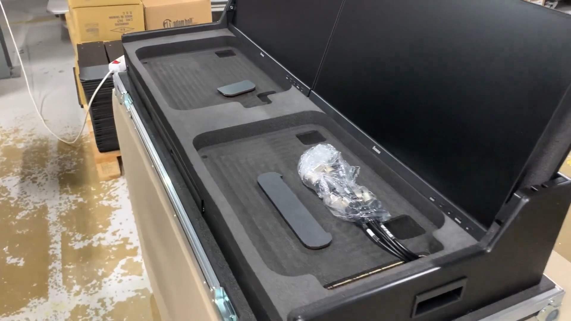 这个创意不错/双屏导播机箱/够威够强大够牌面够专业够装B