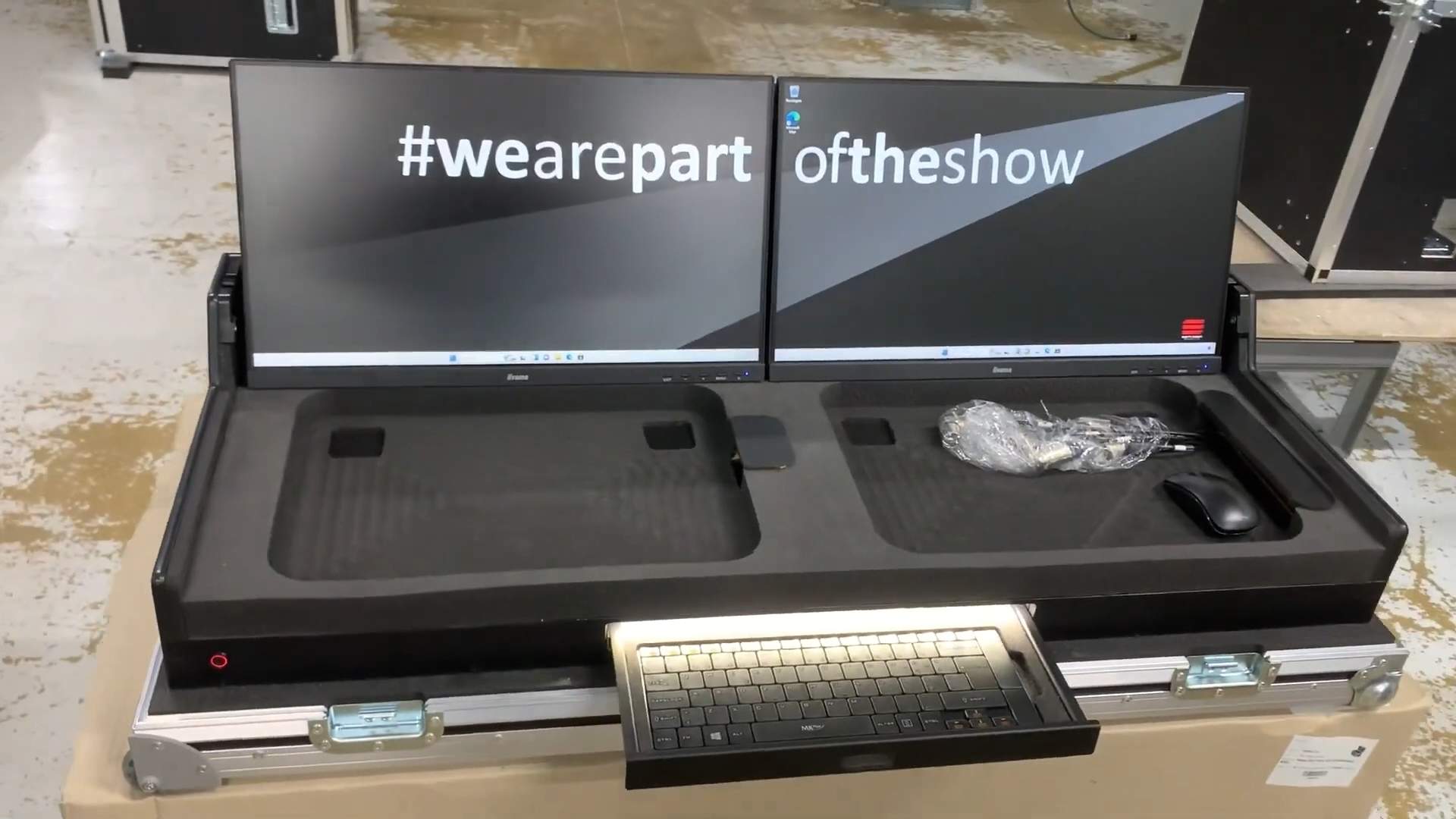 这个创意不错/双屏导播机箱/够威够强大够牌面够专业够装B