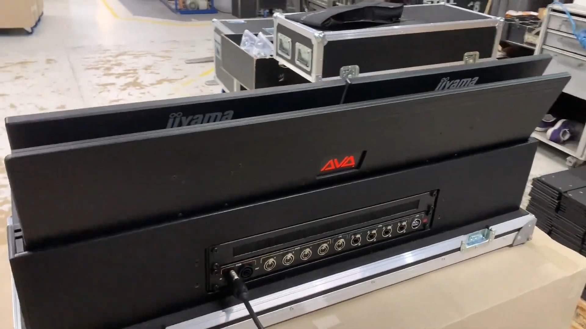 这个创意不错/双屏导播机箱/够威够强大够牌面够专业够装B