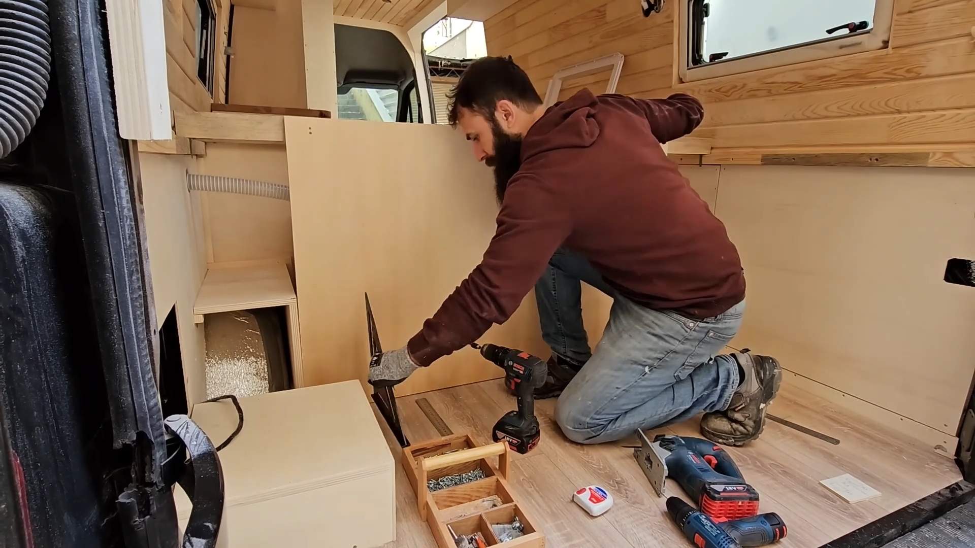 房车改装篇/这个老外的基础做的非常规范/值得学习借鉴/简约实用