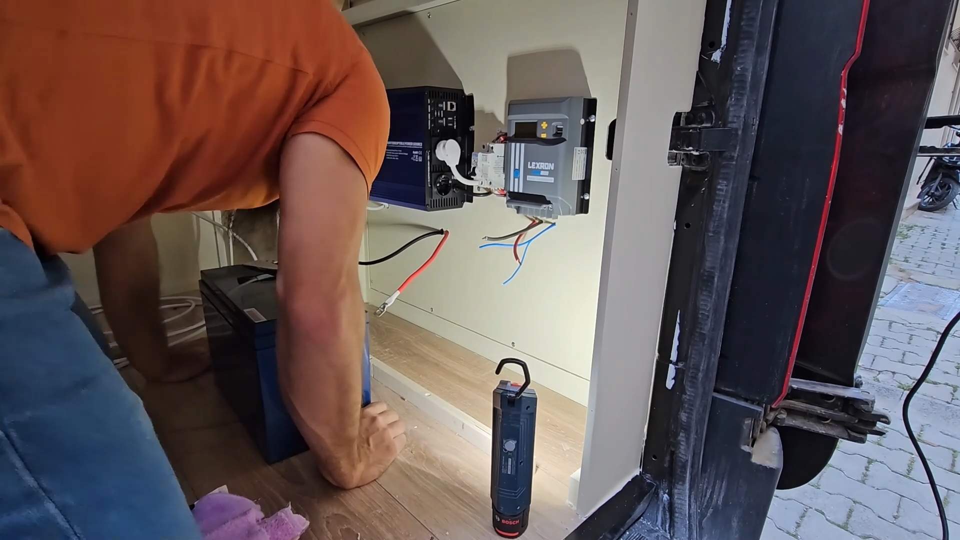 房车改装篇/这个老外的基础做的非常规范/值得学习借鉴/简约实用