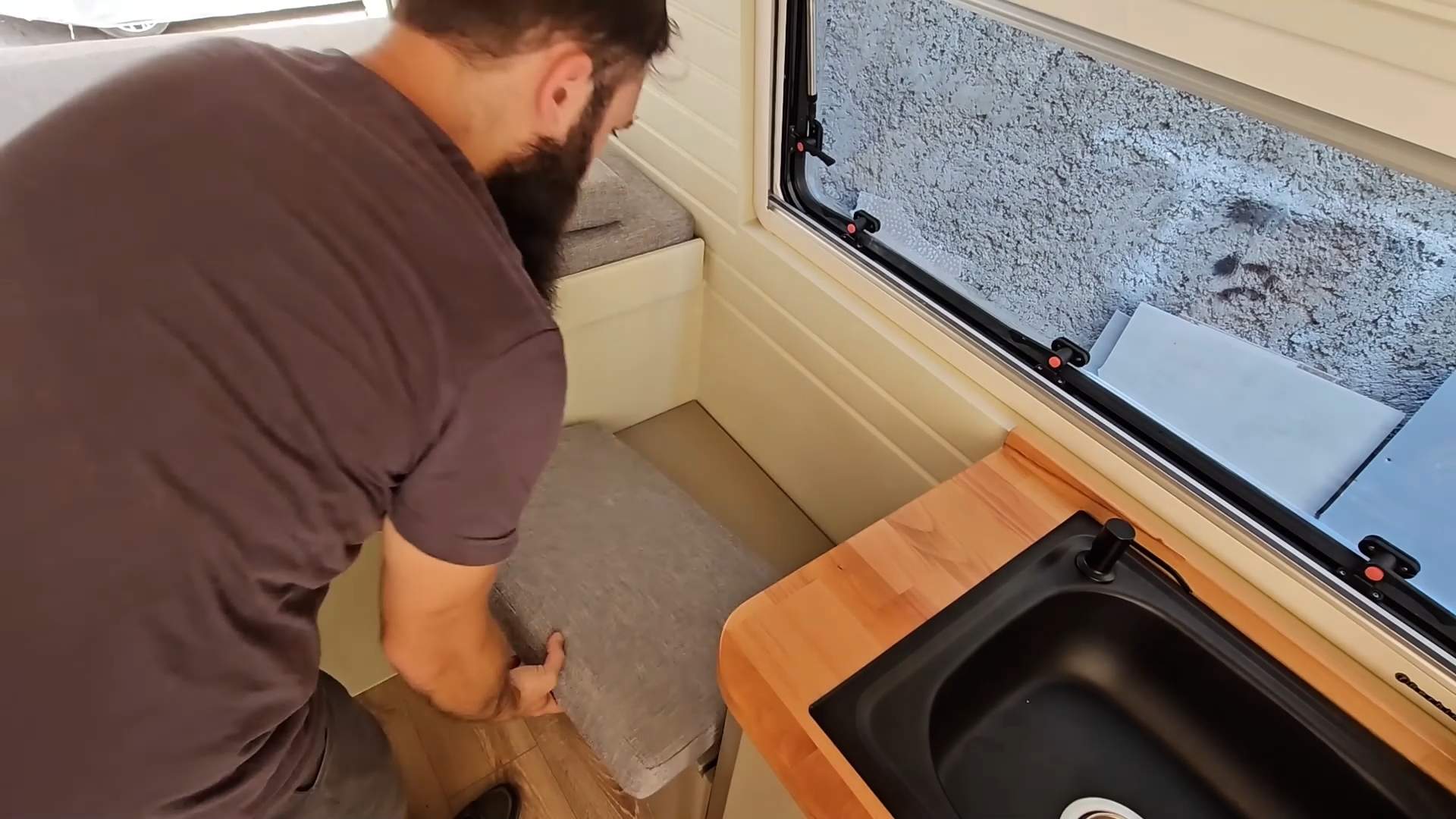 房车改装篇/这个老外的基础做的非常规范/值得学习借鉴/简约实用