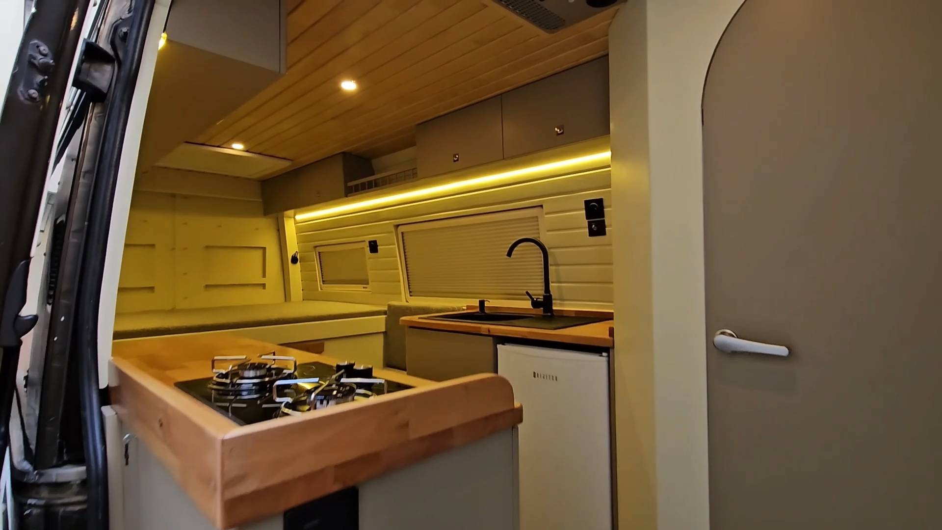 房车改装篇/这个老外的基础做的非常规范/值得学习借鉴/简约实用