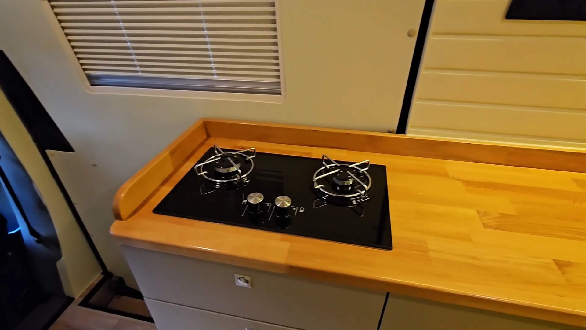 房车改装篇/这个老外的基础做的非常规范/值得学习借鉴/简约实用