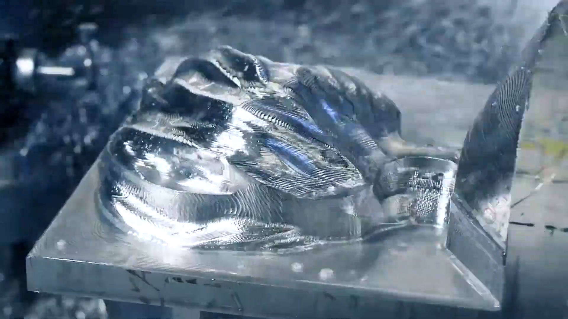 五轴联动，行业有专攻-牛X的一塌糊涂，数控加工中心，异形加工的极致~~